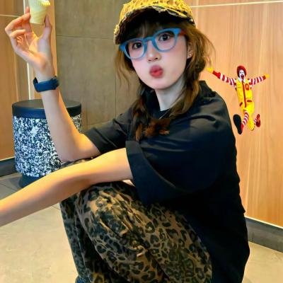 她比星辰更闪耀